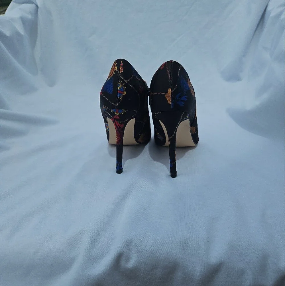 Shoe Dazzle Black Floral Embroidered Pointed-Toe Stiletto Booties